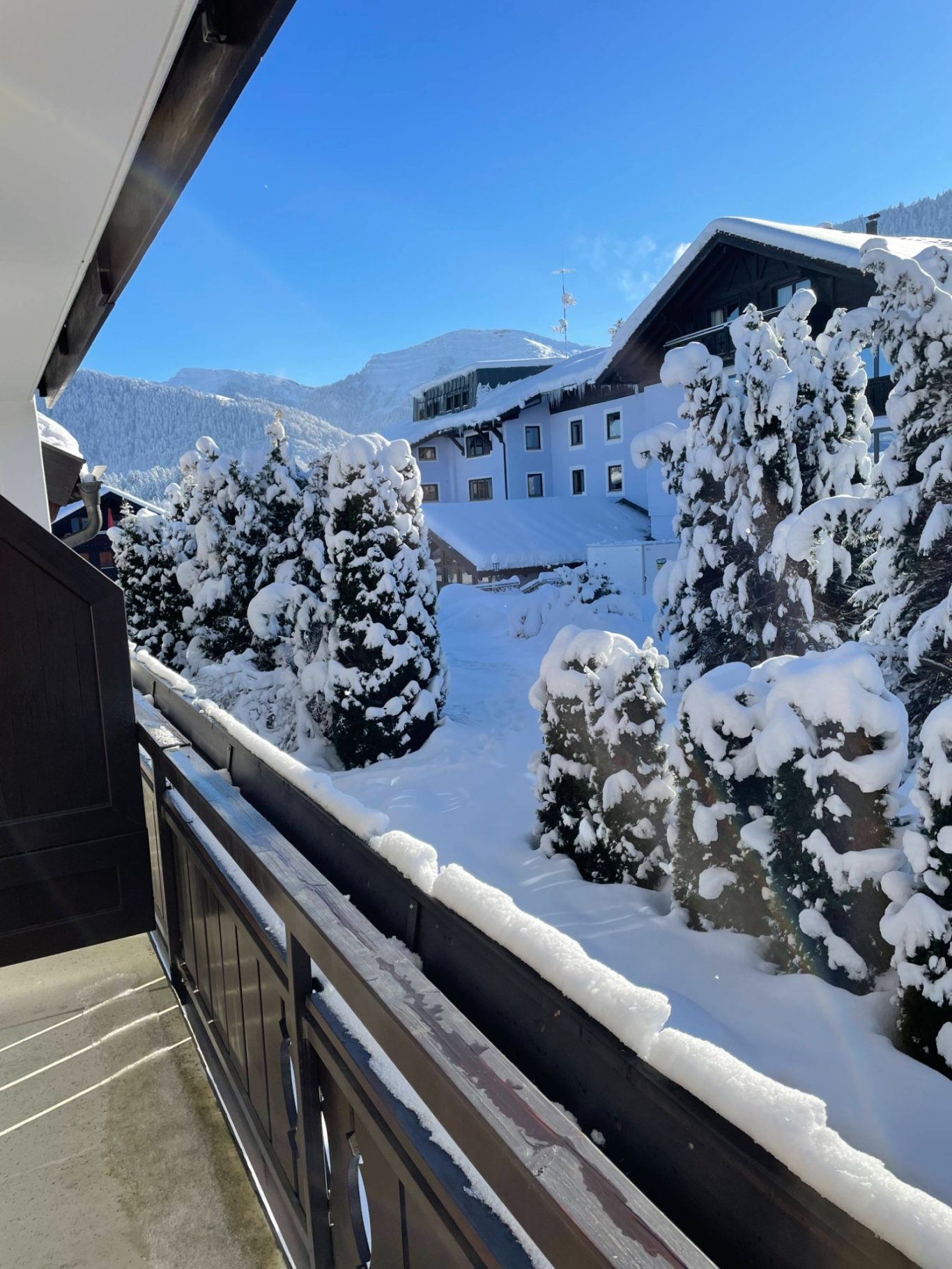 Süd-Balkon mit Hochgratblick Süd-Balkon mit Hochgratblick