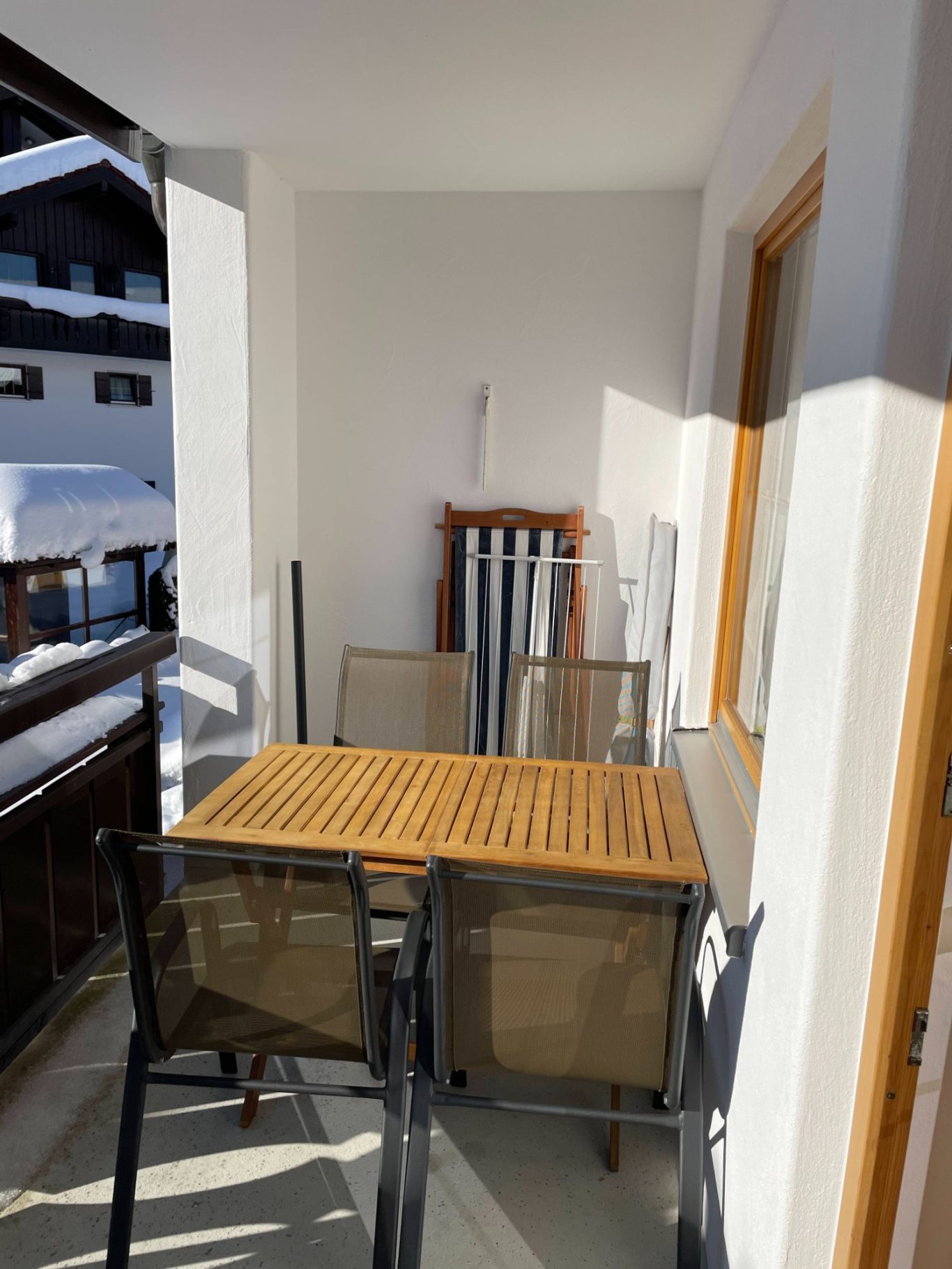 Süd-Balkon mit Hochgratblick Süd-Balkon mit Hochgratblick